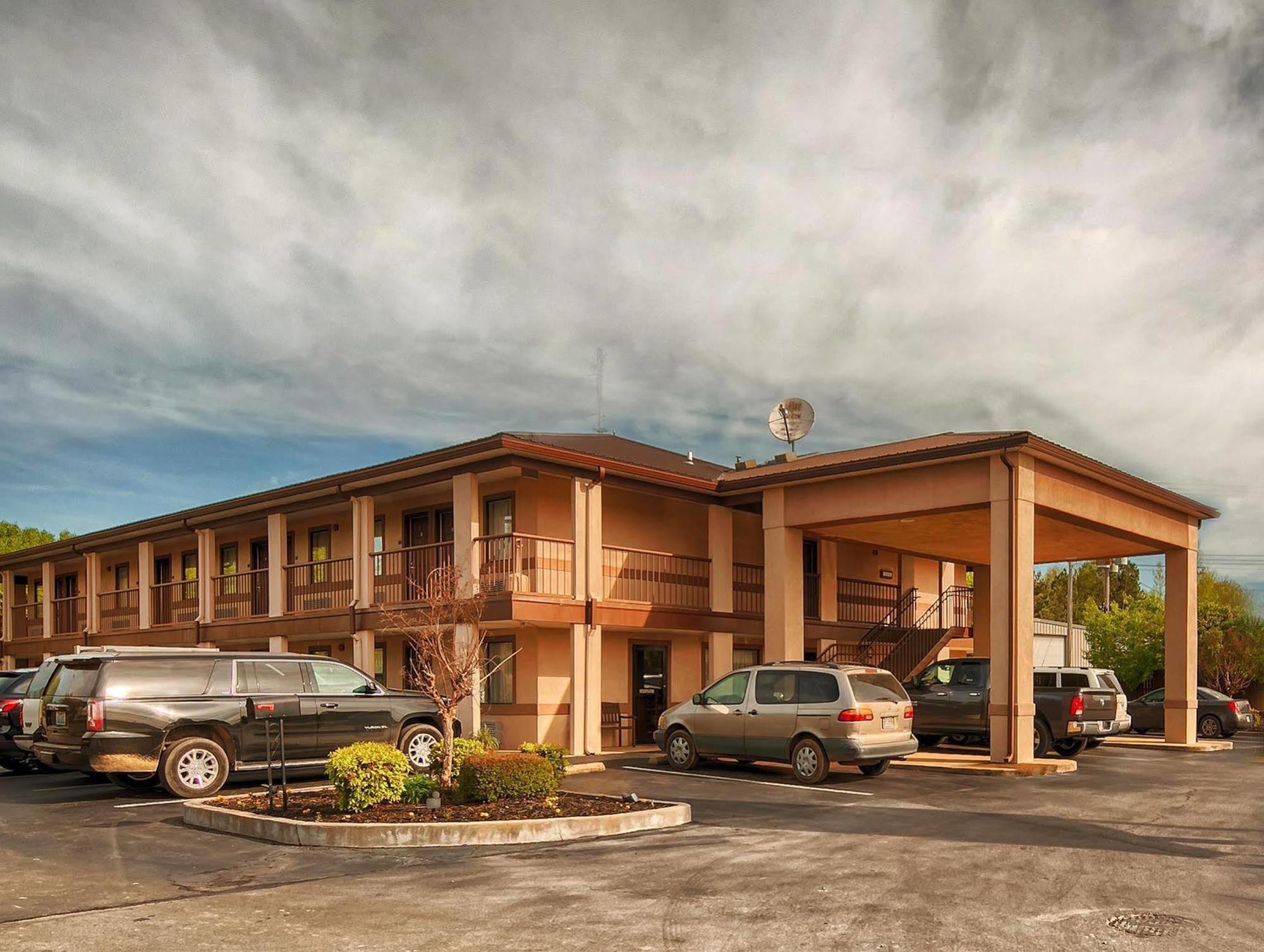 Econo Lodge Ripley Exteriör bild